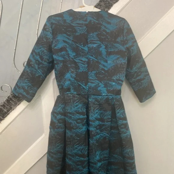 Beautiful mature gown - Picture 3 of 3